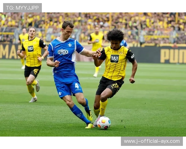 多特外围传球准确，进攻链条运行良好：解码现代足球的高效传控美学